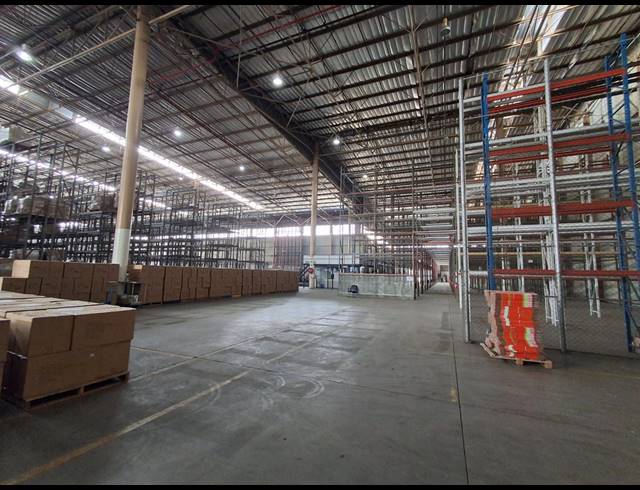 8,558M² WAREHOUSE TO LET IN DENVER